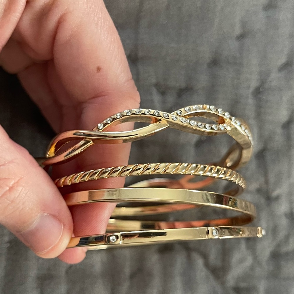 Set of 4 gold toned bangle bracelets rhinestone costume jewelry